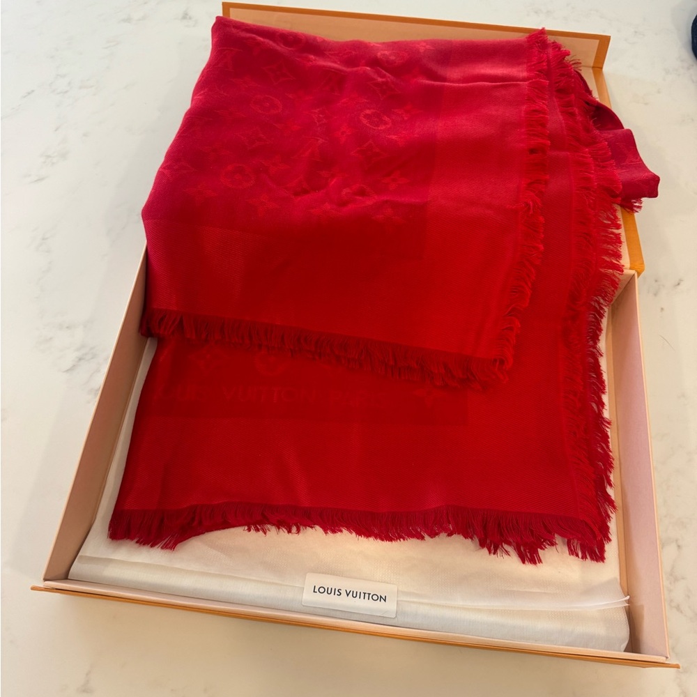 Louis Vuitton Red Shawl 402336. 60% silk 40% wool. With original box.
